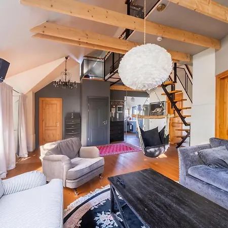 Cozy Riverside Penthouse *