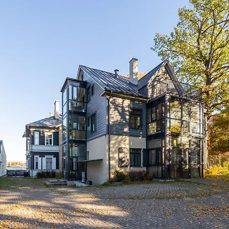 Cozy Riverside Penthouse *