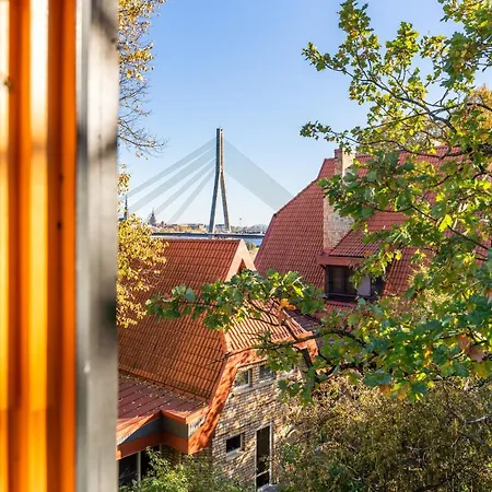 Cozy Riverside Penthouse アパート *