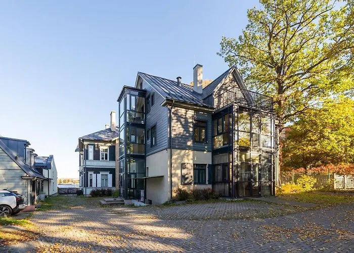 Cozy Riverside Penthouse *