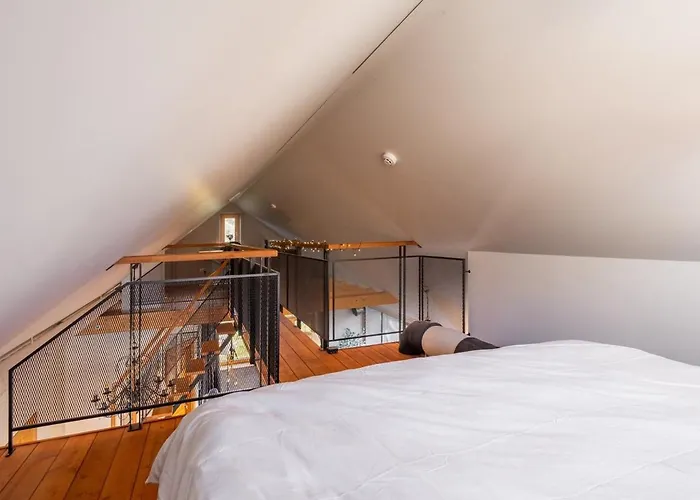 Apartment Cozy Riverside Penthouse Riga