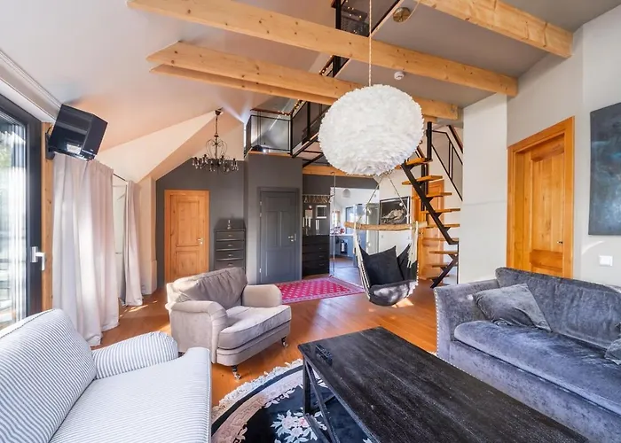 Cozy Riverside Penthouse *