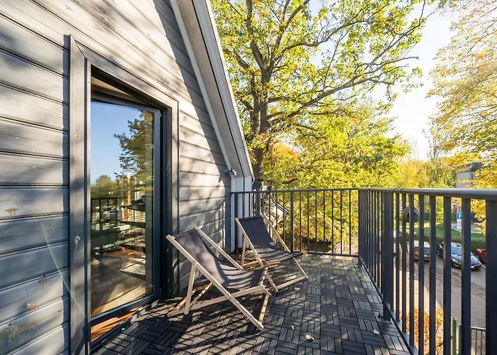 Cozy Riverside Penthouse Apartment *