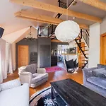 Cozy Riverside Penthouse *