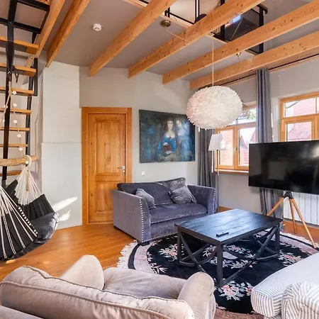 Cozy Riverside Penthouse Lägenhet