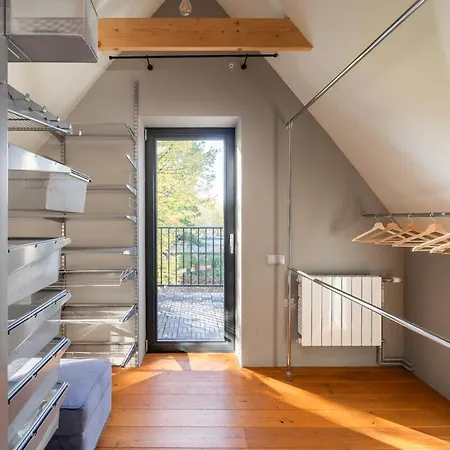 Cozy Riverside Penthouse Lägenhet